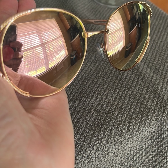 Rose gold mirrored lenses sunglasses. No script. - Picture 7 of 7